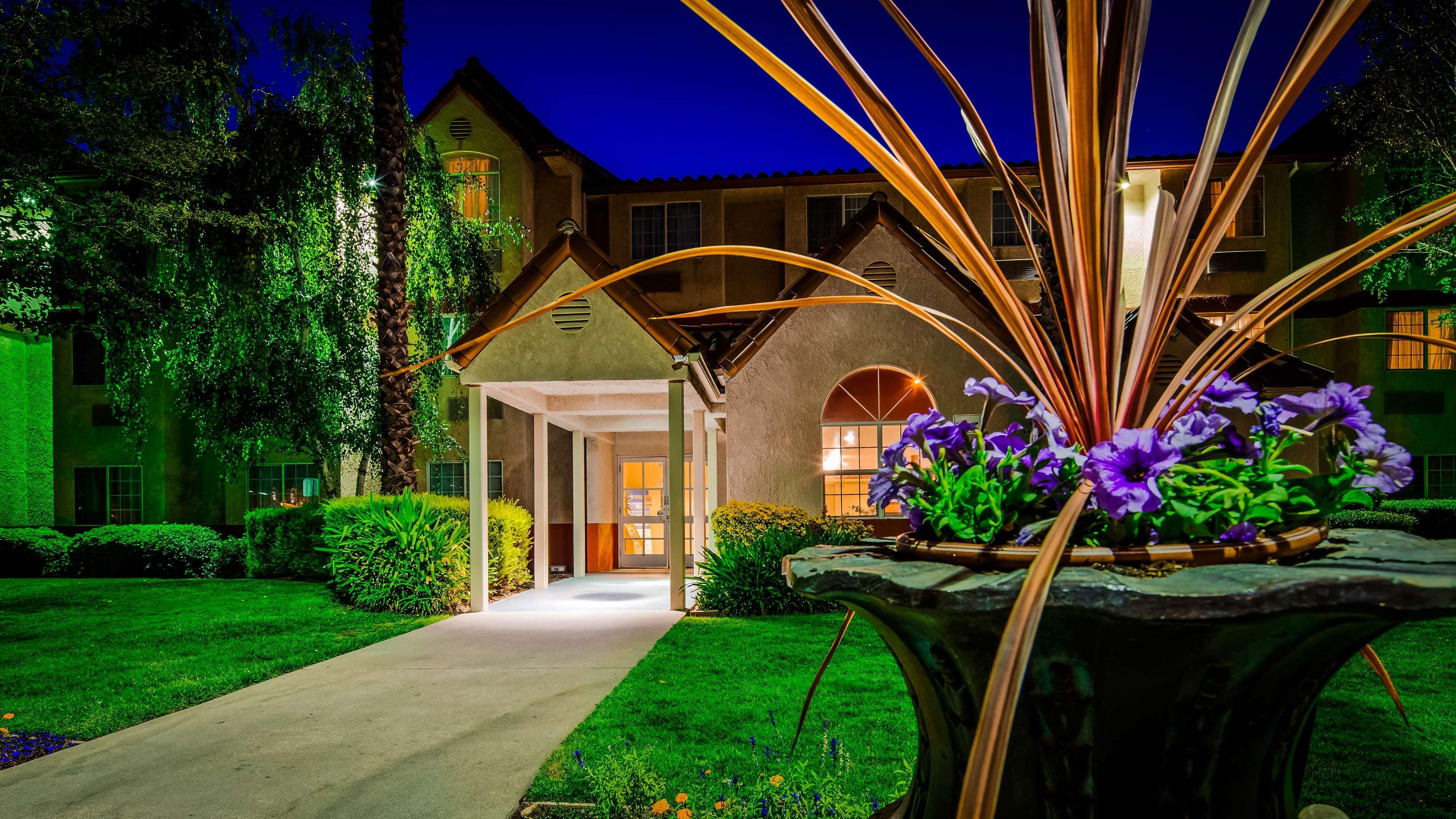 最佳西方普乐士棕榈庭院酒店 戴维斯 外观 照片